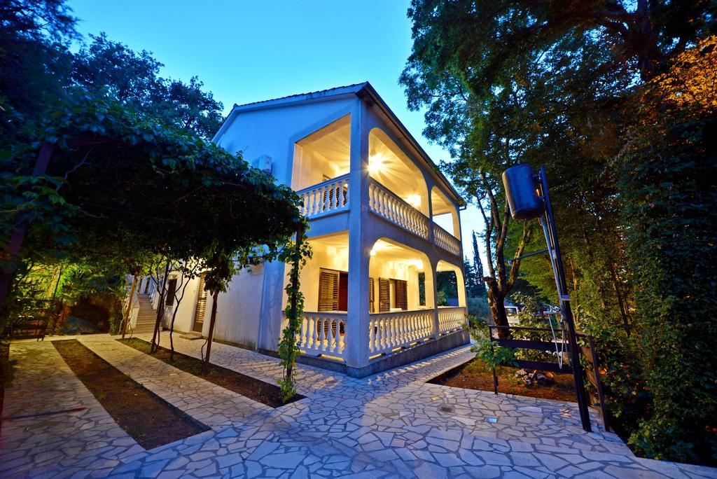 Apartments Karmelic Malinska Cameră foto