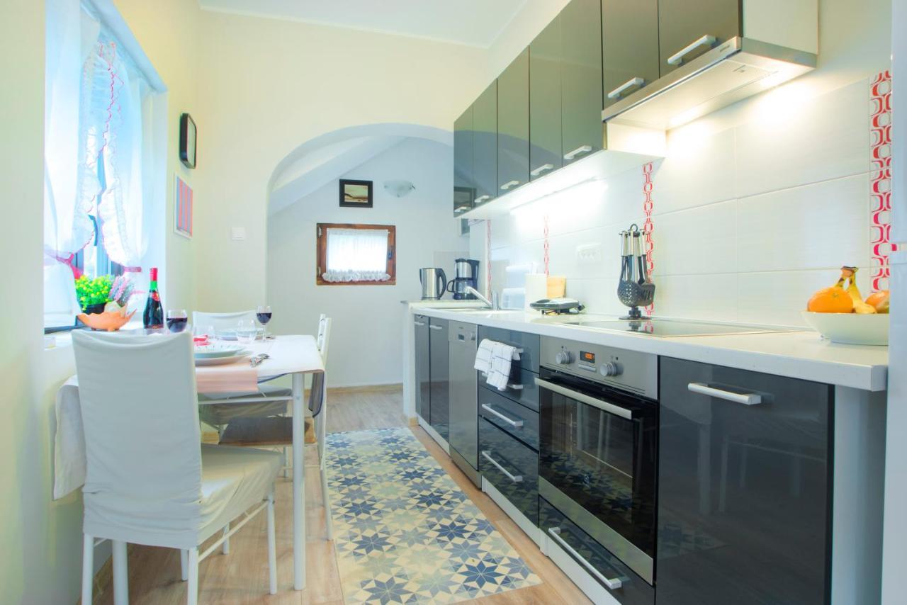 Apartments Karmelic Malinska Exterior foto