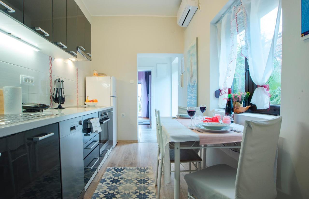 Apartments Karmelic Malinska Exterior foto